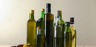 Bottiglie di vetro rotte, dove si buttano? L’errore che può rendere pericolosa la raccolta Dove vanno buttate le bottiglie di olio - RicettaSprint