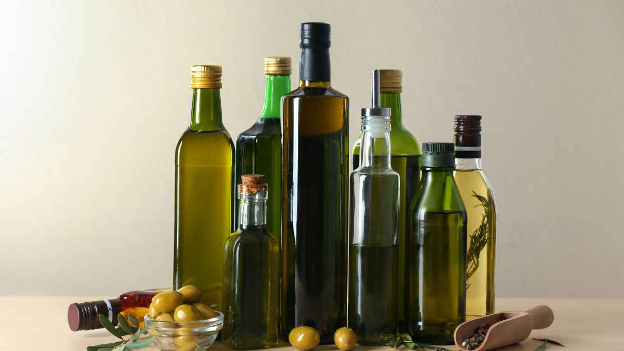 Dove vanno buttate le bottiglie di olio - RicettaSprint