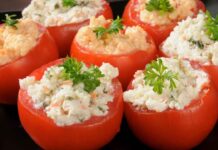 Pomodori ripieni, perfetti per una cena di fine estatet