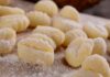 Si torna a fare gli gnocchi, ma meglio se senza uova… saranno più “inclusivi” in tavola Gnocchi senza uova - RicettaSprint