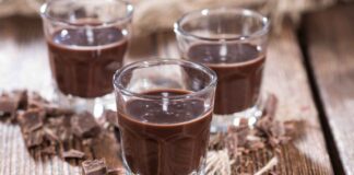 Liquore alla Nutella fatto in casa: il peccato di gola che conquista al primo sorso Liquore al cioccolato - RicettaSprint
