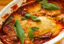 Parmigiana di melanzane light: la ricetta senza frittura che conquista tutti Parmigiana senza frittura - RicettaSprint