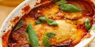 Parmigiana di melanzane light: la ricetta senza frittura che conquista tutti Parmigiana senza frittura - RicettaSprint