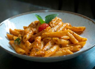 Pasta alla boscaiola, il bosco nel piatto (e la salsiccia fa il resto) Pasta alla boscaiola - RicettaSprint