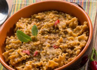 Pasta e lenticchie estiva: il piatto fresco che rivoluziona la tradizione Pasta con le lenticchie estiva - RicettaSprint