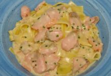 Pasta salmone e panna: il primo piatto cremoso che conquista al primo morso Pasta salmone e panna - RicettaSprint