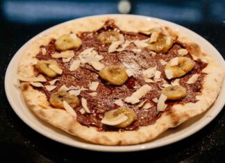 Pizza alla Nutella: la merenda golosa che conquista grandi e piccini Pizza alla nutella - RicettaSprint