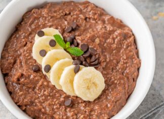 Porridge al cioccolato: la ricetta per una colazione cremosa e mai collosa Porridge al cioccolato - RicettaSprint