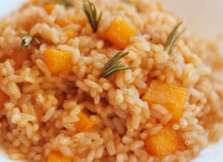 Risotto alla zucca, il piatto che sa di autunno (e la mantecatura lo rende cremoso) Risotto alla zucca - RicettaSprint
