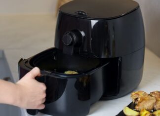 Friggitrice ad aria piena di grasso? Come pulirla senza rovinarla Togliere grasso dalla friggitrice ad aria - RicettaSprint