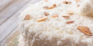 Torta al cocco ma super golosa, con questa ricetta li spiazzi tutti Torta al cocco - RicettaSprint