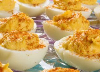 Uova alla diavola: il finger food piccante che conquista al primo morso Uova alla diavola - RicettaSprint