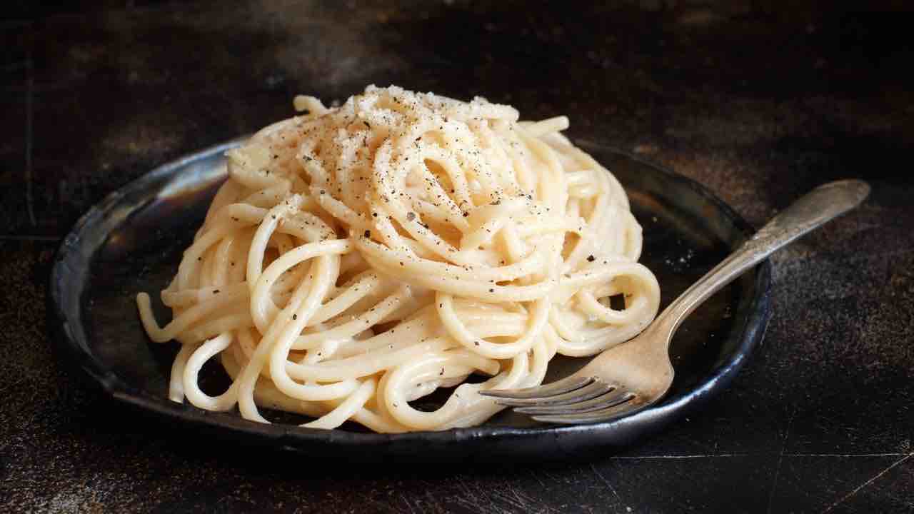 spaghetti cacio e pepe