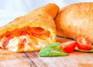 Cena sfiziosa, prepara i panzerotti pugliesi come li fa mia zia, sono buonissimi panzerotti pugliesi