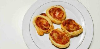 Pizzette di sfoglia pronte in soli 10 minuti, ma chi le compra più quelle al forno pizzette di sfoglia