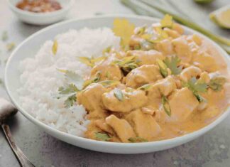 Come fare un pollo al curry con il riso, altro che oriente pollo al curry