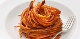 Oggi in 10 minuti risolvo il pranzo, preparo gli spaghetti all’assassina come faceva nonna spaghetti all'assassina