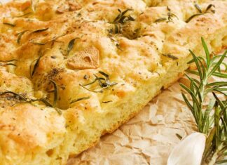 Focaccia con le patate: la soffice bontà che conquista al primo morso Focaccia con le patate - RicettaSprint