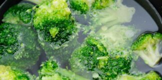 L’oro verde della salute: perché non buttare l’acqua dei broccoli Non buttare l'acqua dei broccoli - RicettaSprint