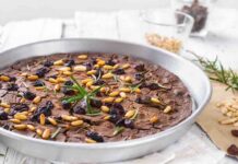 Castagnaccio della nonna, la torta di altri tempi castagnaccio