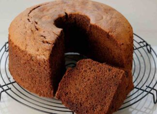 Chiffon cake al cioccolato soffice come una nuvola chiffon cake al cioccolato