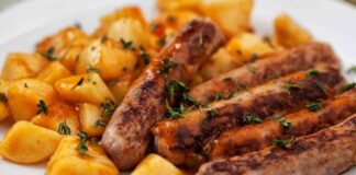 Salsicce e patate stasera a cena, ma non le faccio mica in padella! salsicce e patate