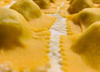 Pasta fresca alla zucca fatta in casa, il bello dell’autunno tortelli alla zucca
